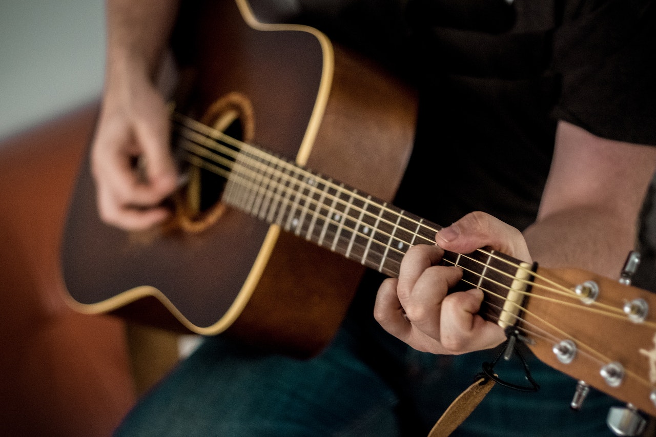 online guitar lessons dubai