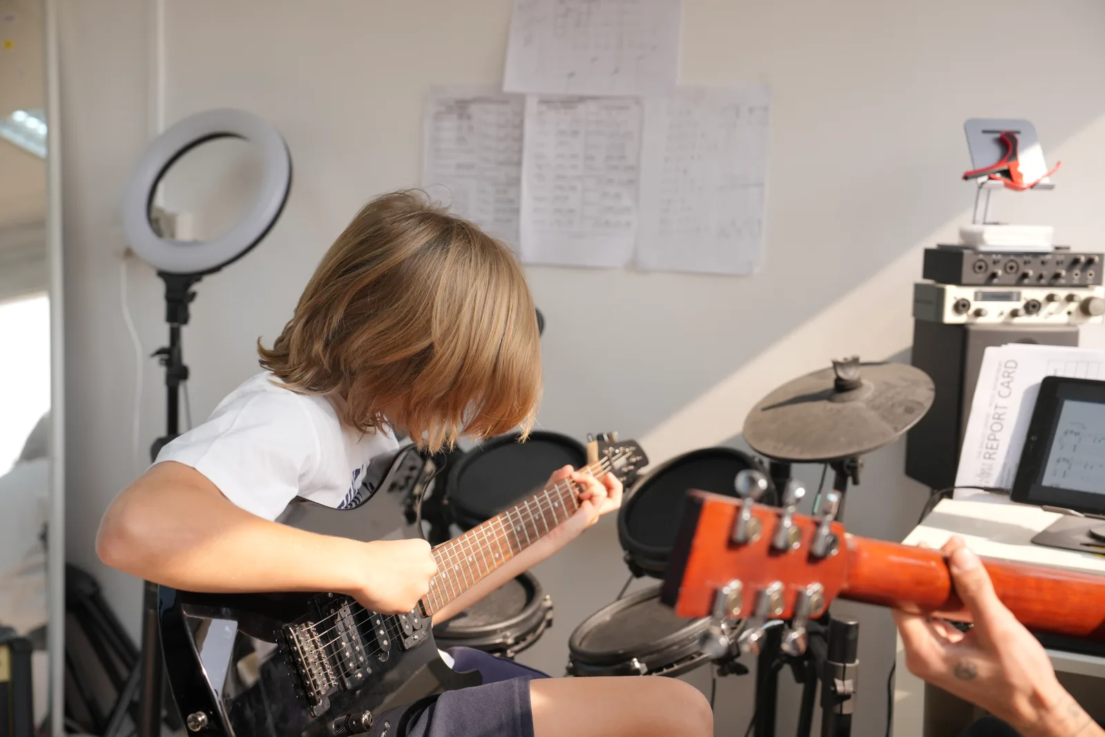 Electric guitar, working through a piece