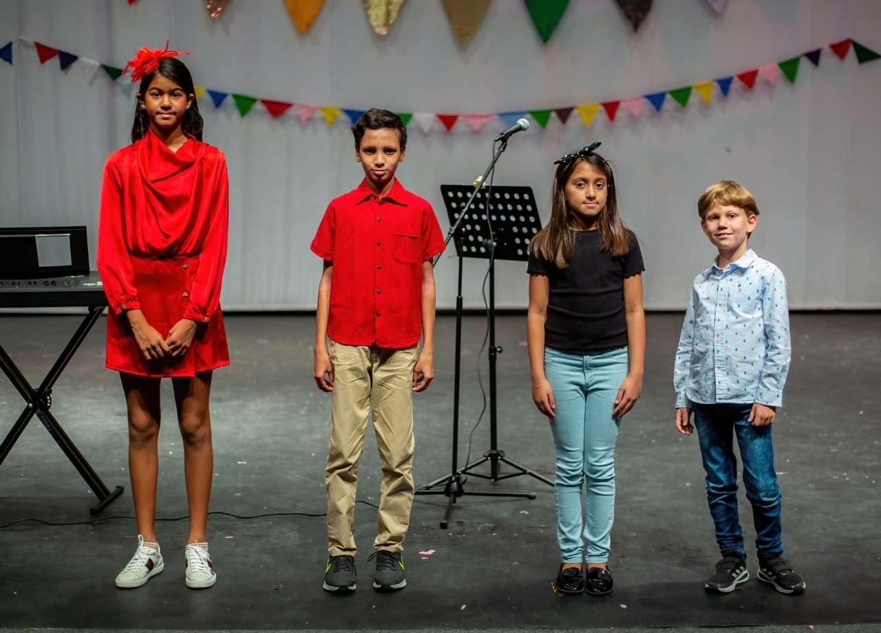 4 children on stage 