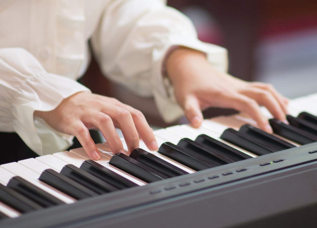 hands playing a piano